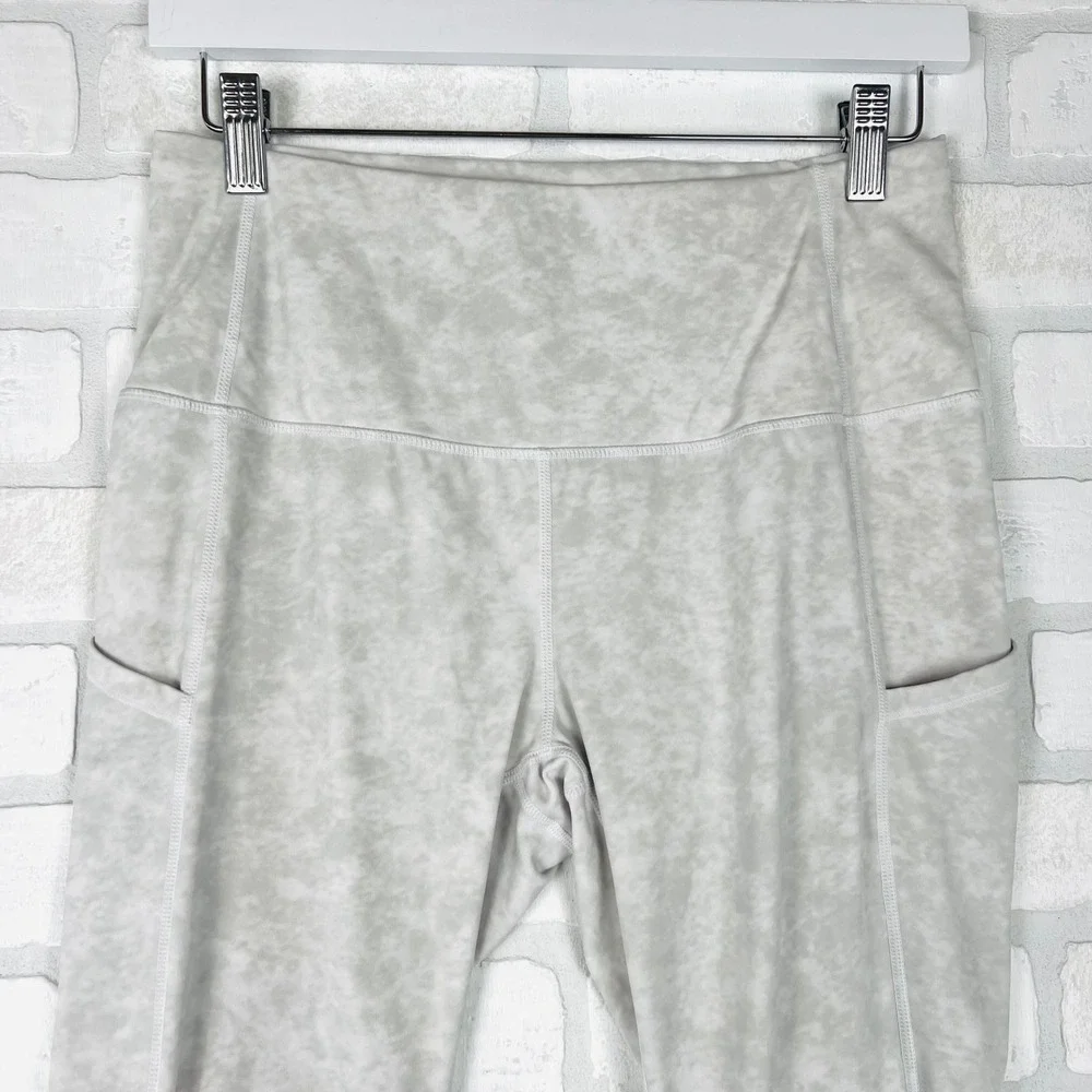 Athletic High Rise Cropped Leggings Grey White Marble Print‎ with Pockets